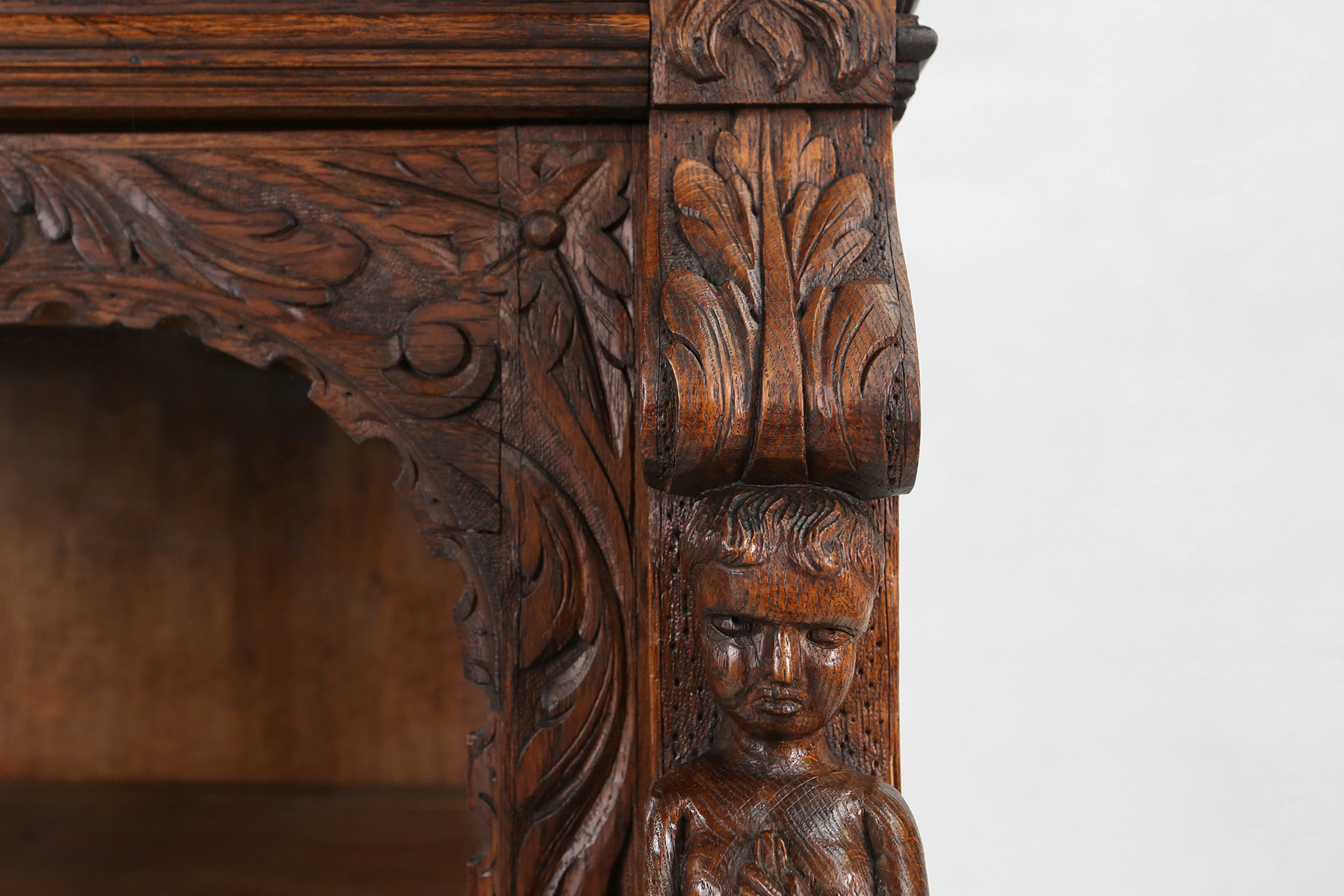 Richly decorated barok style display case in oak, Belgium 20th centurythumbnail